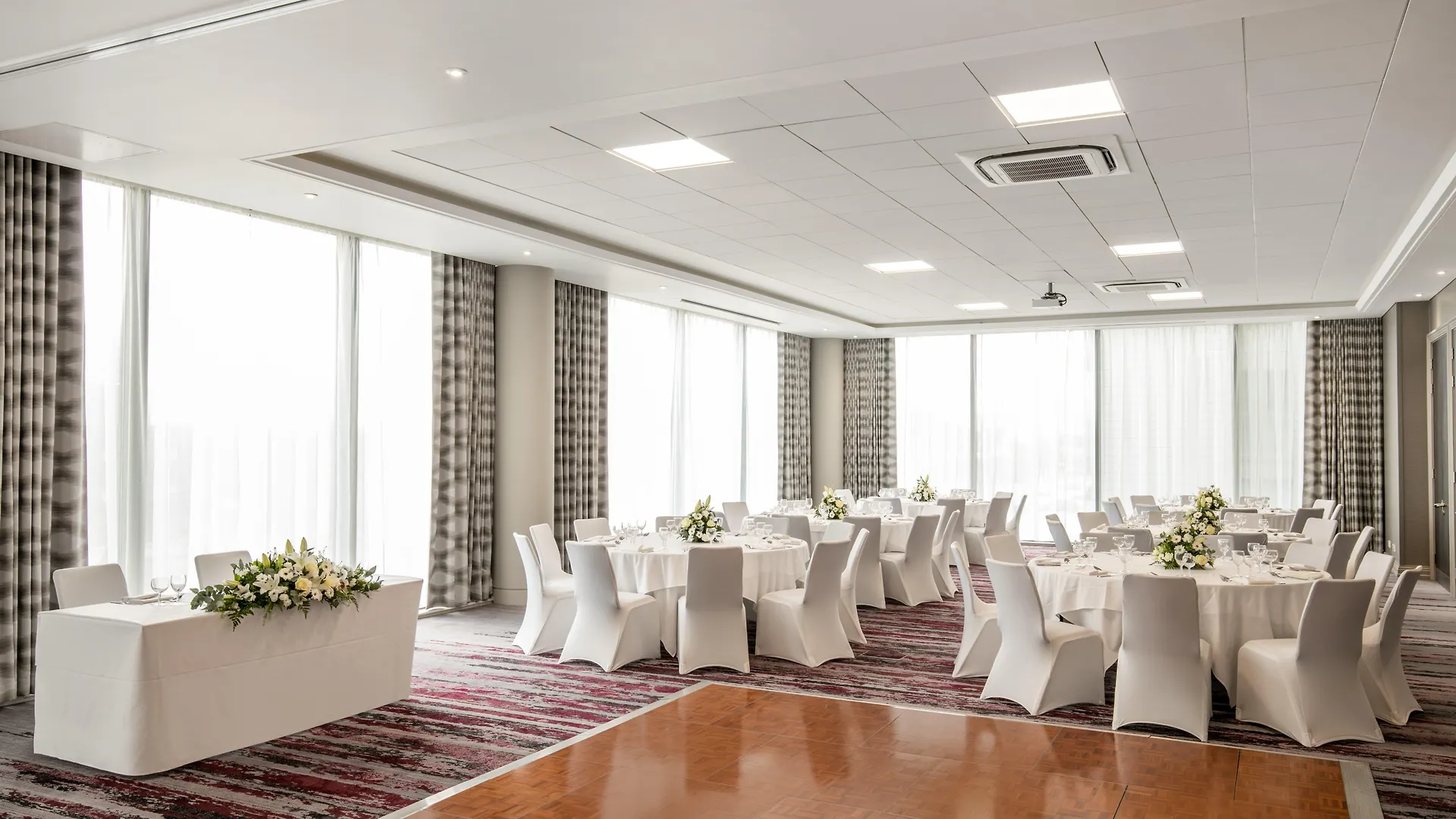Hotel Crowne Plaza London - Docklands By Ihg 4*,